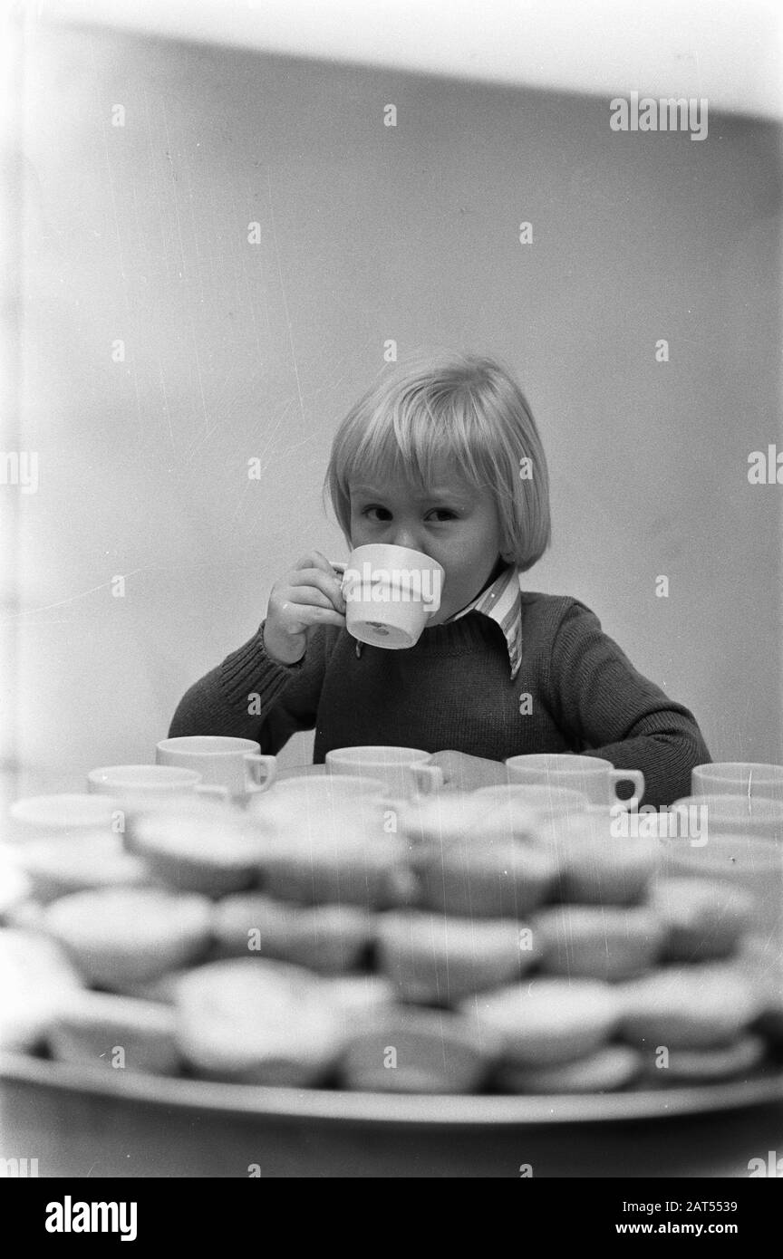 christmas-atmosphere-royal-family-in-uddel-nr-11-prince-willem-alexander-drinks-cup-of-chocolate-date-23-december-1971-location-gelderland-uddel-keywords-chocolate-milk-princes-personal-name-willem-alexander-prince-of-orange-2AT5539.jpg