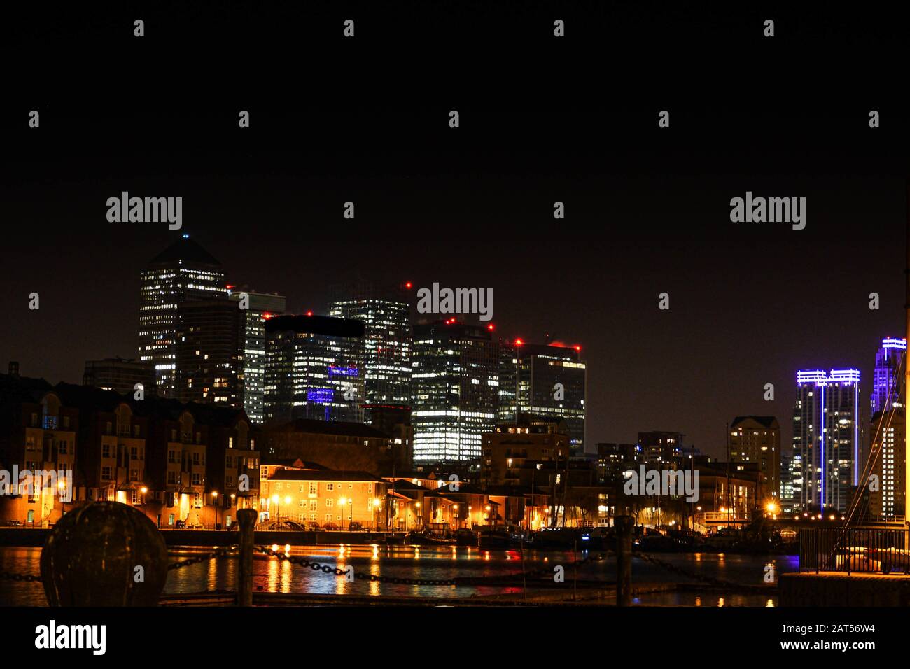 canary wharf at night Stock Photo - Alamy