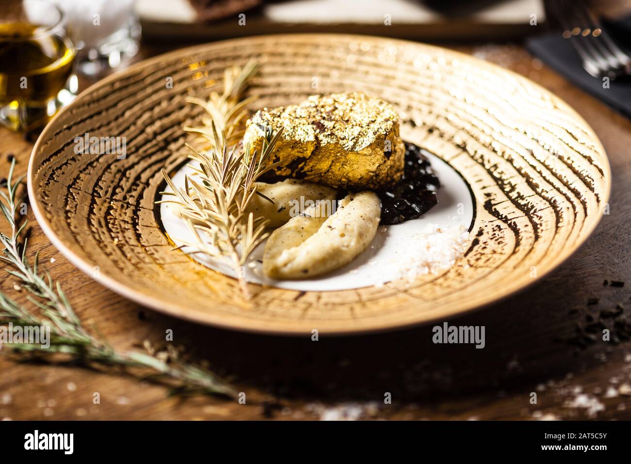 Black Angus tenderloin steak covered with 24 carat gold Stock Photo Alamy