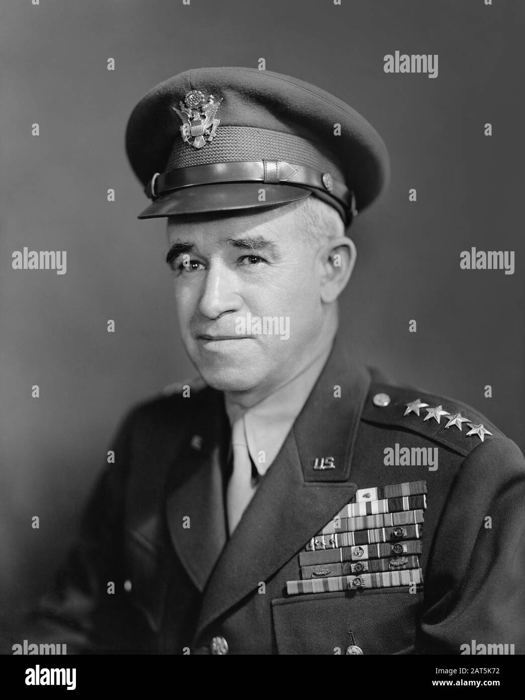 Général omar bradley hi-res stock photography and images - Alamy Général omar bradley hi-res stock photography and images - Alamy