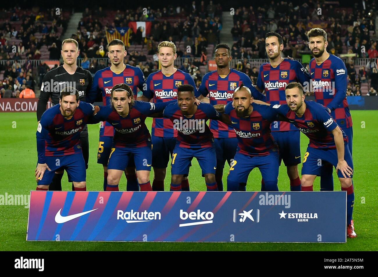 Barcelona, Spain. 30th Jan, 2020. BARCELONA, SPAIN - JANUARY 30: The FC  Barcelona team line up for a photo prior to kick offduring the Spanish Copa  del Rey Round of 16 match