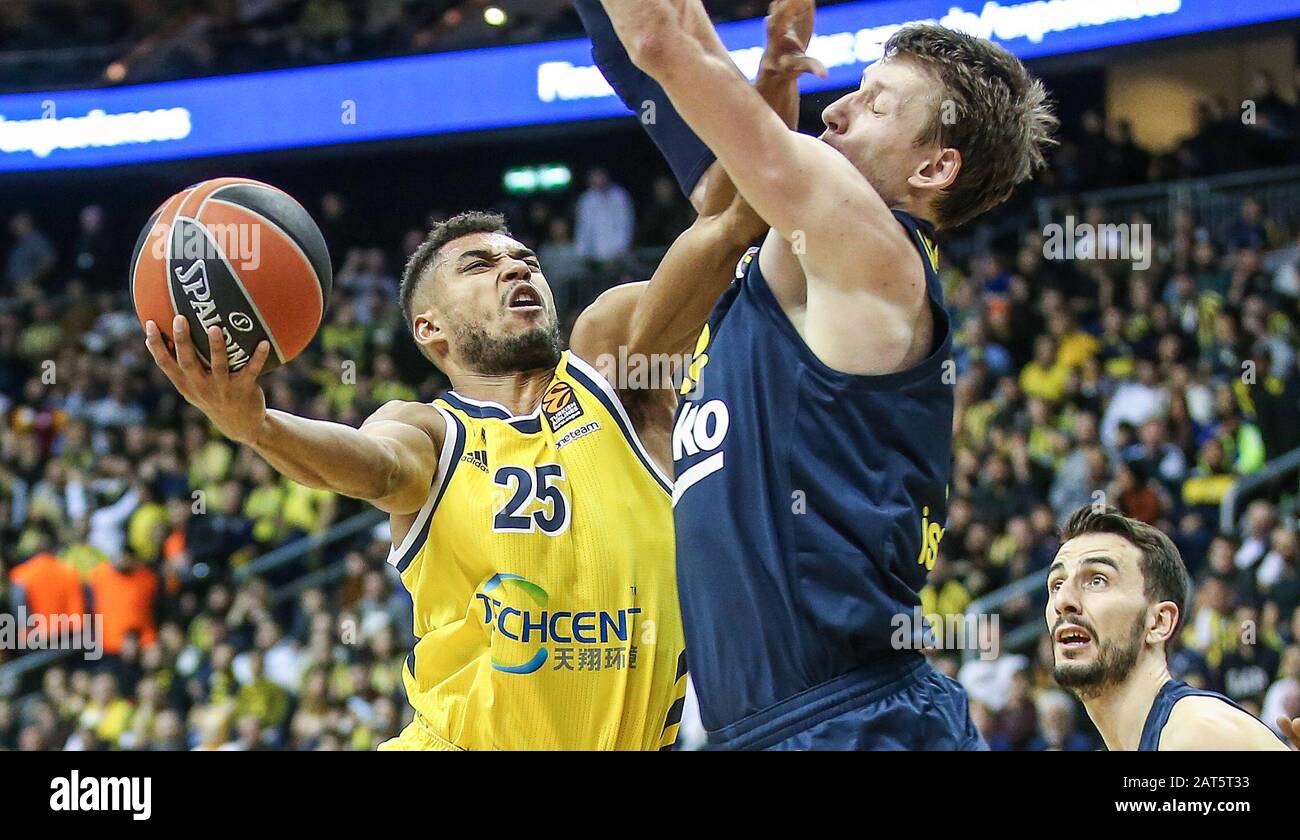 Berlin, Germany. 30th Jan, 2020. Basketball: Euroleague, Alba Berlin -  Fenerbahce Istanbul, main round, 22nd matchday, Mercedes Benz Arena. ALBAs  Kenneth Ogbe (l) fights against Jan Vesely from Fenerbahce Istanbul for the