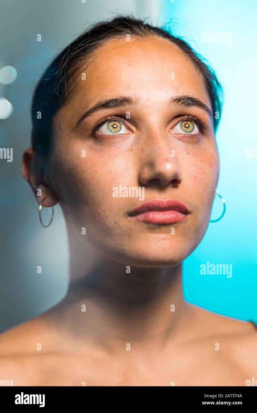 Eyes looking upwards hires stock photography and images Alamy