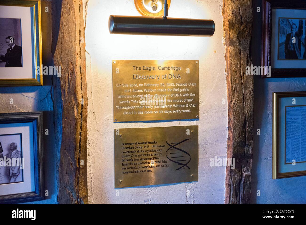 plaque commemorating the discovery of DNA by Francis Crick & James Watson inside the The Eagle Cambridge Stock Photo