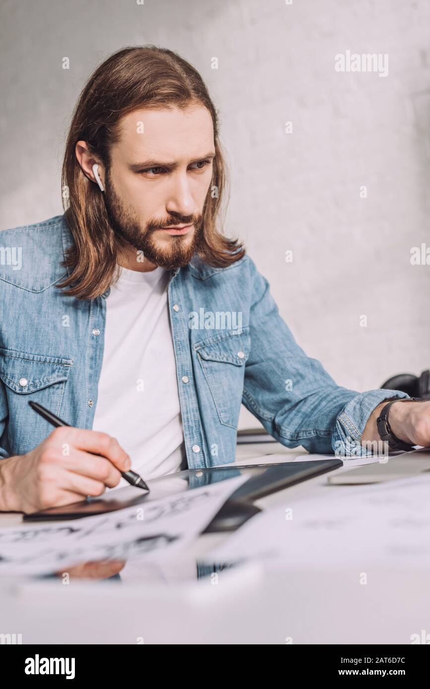 Animator drawing hi-res stock photography and images - Alamy