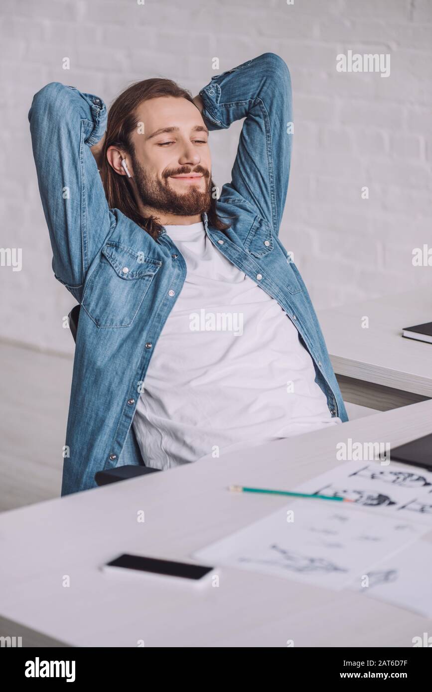 Animator drawing table hi-res stock photography and images - Alamy