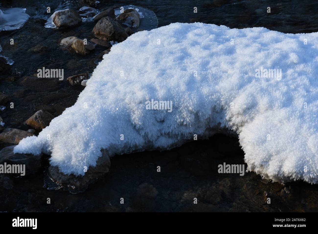 herrliche Eisformationen im kalten Lech Stock Photo