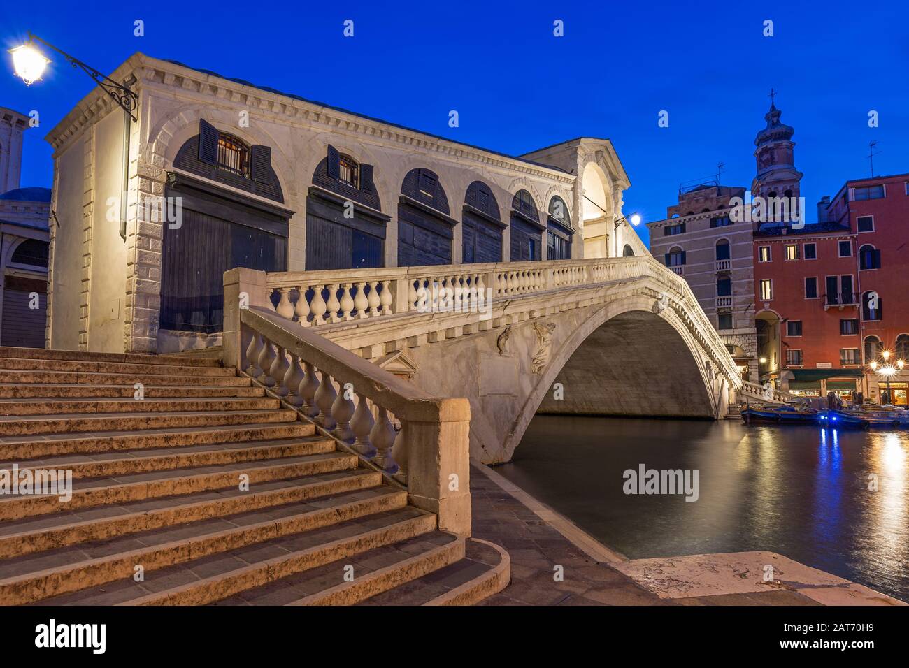 Illuminated Rialto bridge in Venice at night Stock Photo - Alamy