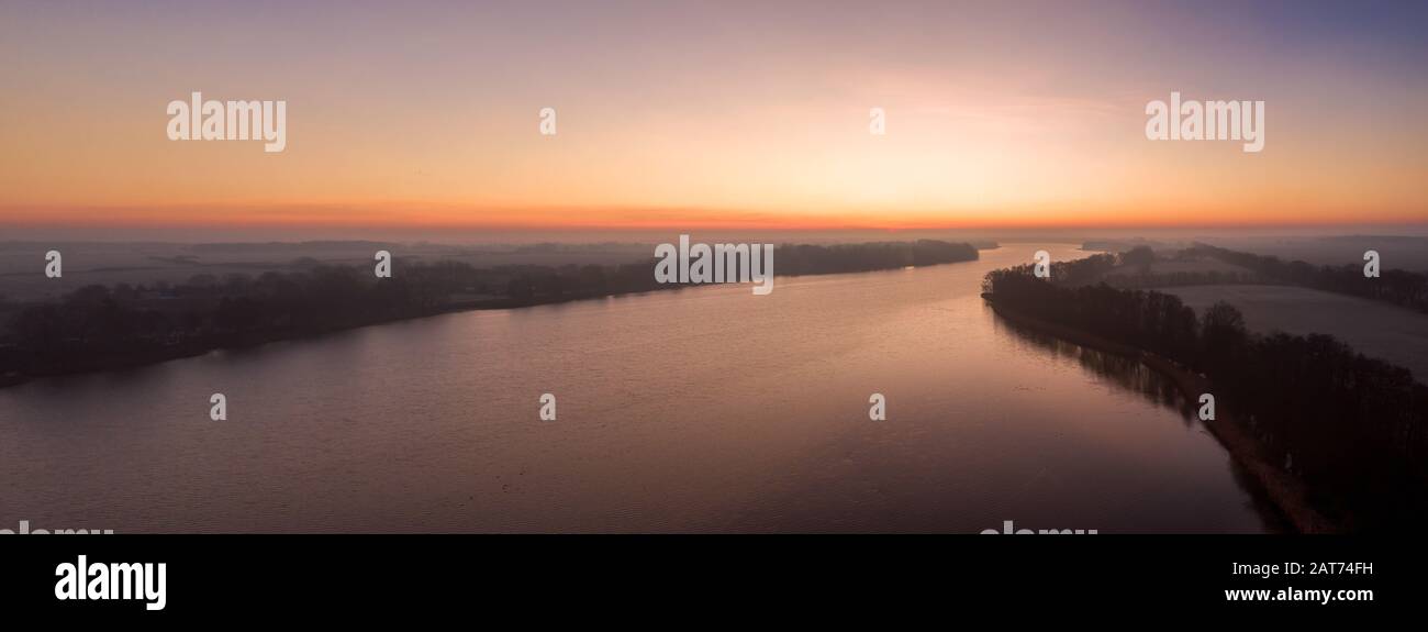 Ruppiner See in der Mark Brandenburg zum Sonnenaufgang im Winter Stock Photo