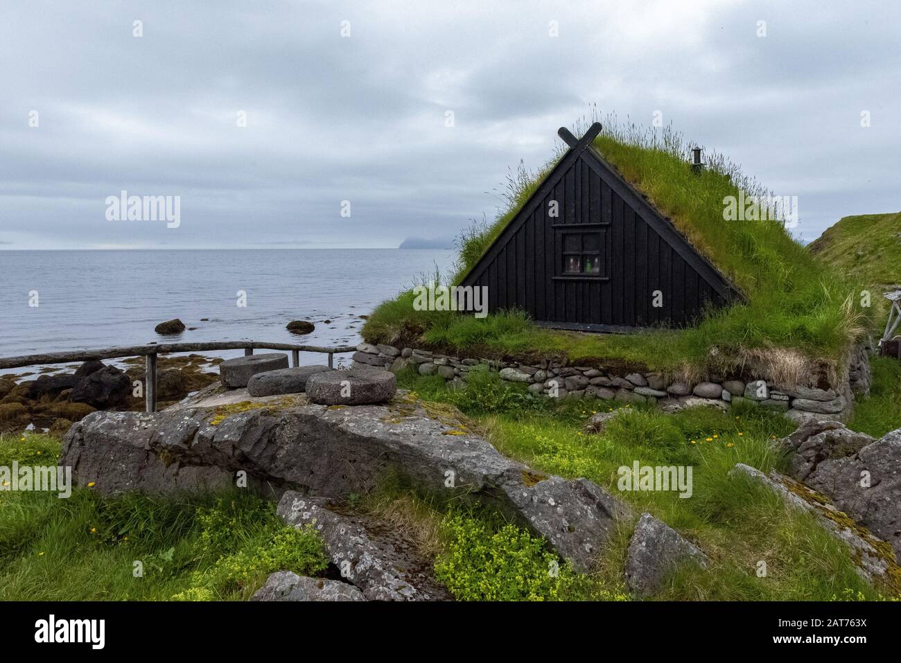 Typical Icelandic fishing village with grass-roofed homes and fish ...