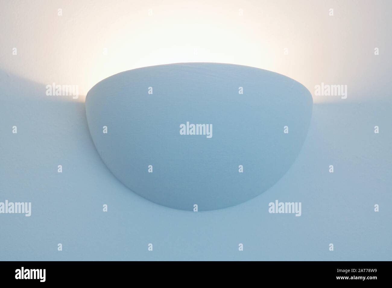 Semi-circular wall uplighter with glowing light beam Stock Photo