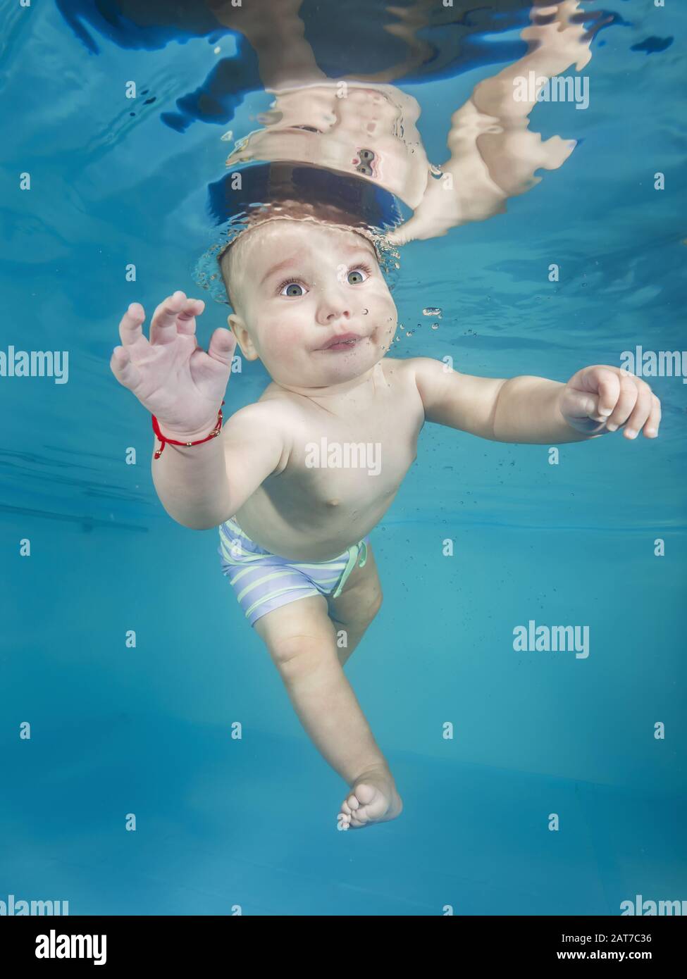 Odessa, Ukraine, Eastern Europe. 8th Aug, 2018. Little boy swims underwater in a swimming pool Credit: Andrey Nekrasov/ZUMA Wire/Alamy Live News Stock Photo
