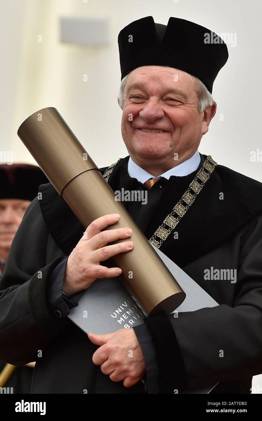 Brno, Czech Republic. 31st Jan, 2020. Mendel University awards honorary doctorate to English geneticist and Professor in Microbiology Sir Paul Maxim Nurse, holder of 2001 Nobel Prize in Physiology and Medicine, on January 31, 2020, in Brno, Czech Republic. Credit: Vaclav Salek/CTK Photo/Alamy Live News Stock Photo