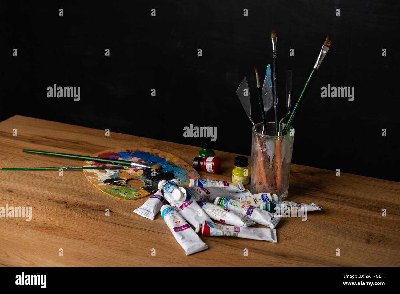 Palette artist hi-res stock photography and images - Alamy