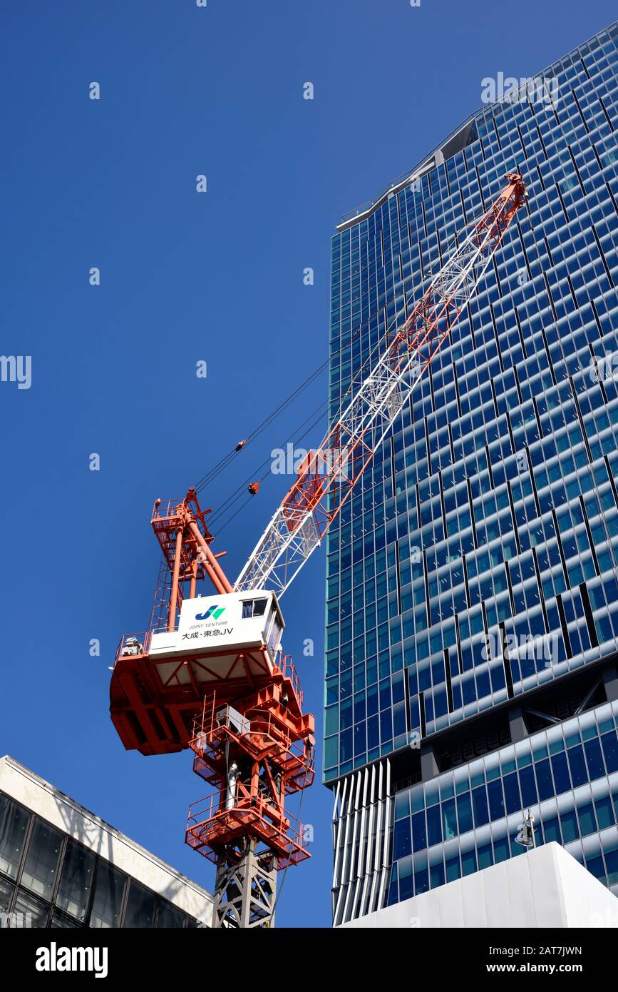 Crane japan construction hires stock photography and images Alamy