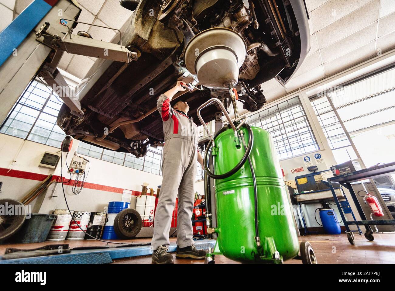oil engine change Stock Photo Alamy