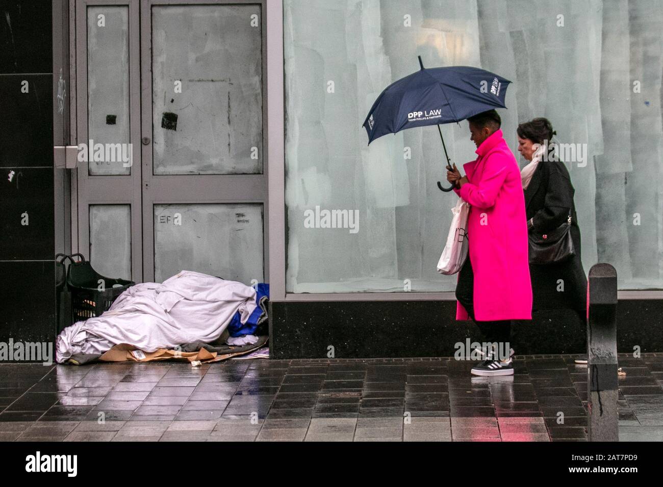 southport-merseyside-uk-31st-jan-2020-uk-weather-people-passing-beggar-homeless-homelessness-people-living-on-the-streets-doorway-sleeping-rough-poverty-unemployment-welfare-beggars-raggedly-tramp-hobo-bum-vagabond-unfortunate-person-in-poverty-poor-vagrant-tramp-drifter-shabby-ragged-tattered-unkempt-dowdy-shabby-poor-slovenly-rough-sleeper-2AT7PD9.jpg