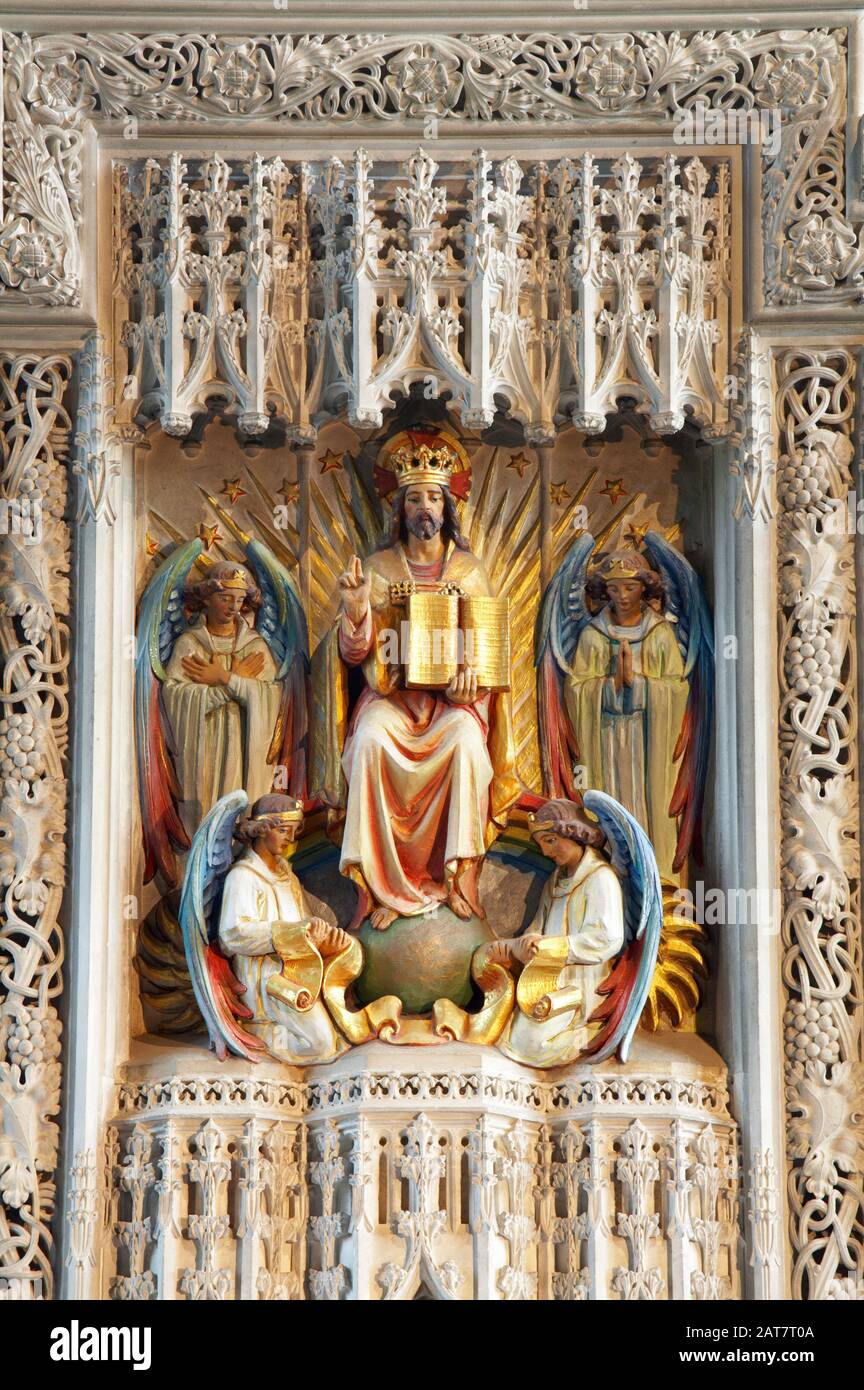 England medieval church altar hi-res stock photography and images - Alamy