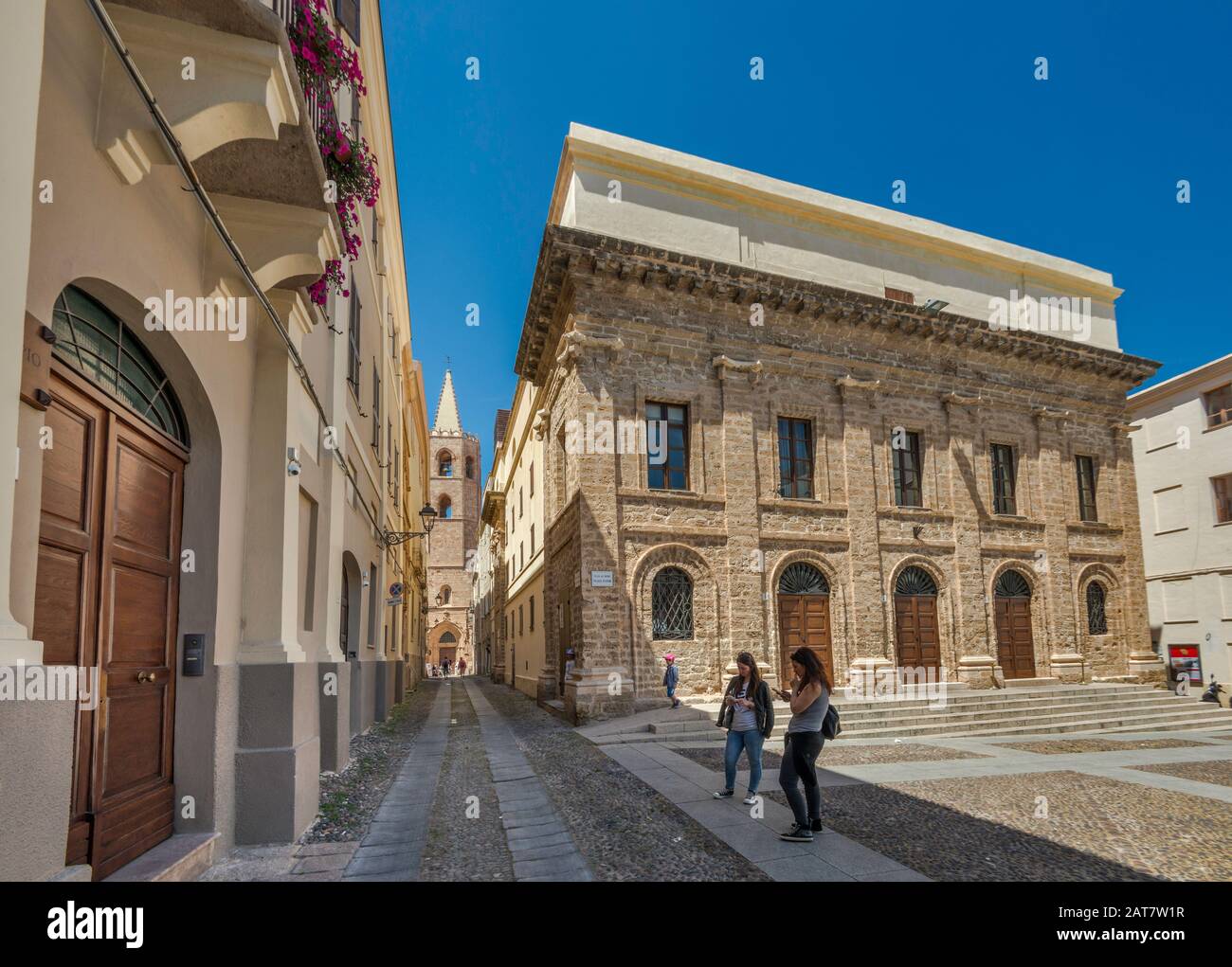 Narrow Street Alghero Sardinia Italy High Resolution Stock Photography and  Images - Alamy