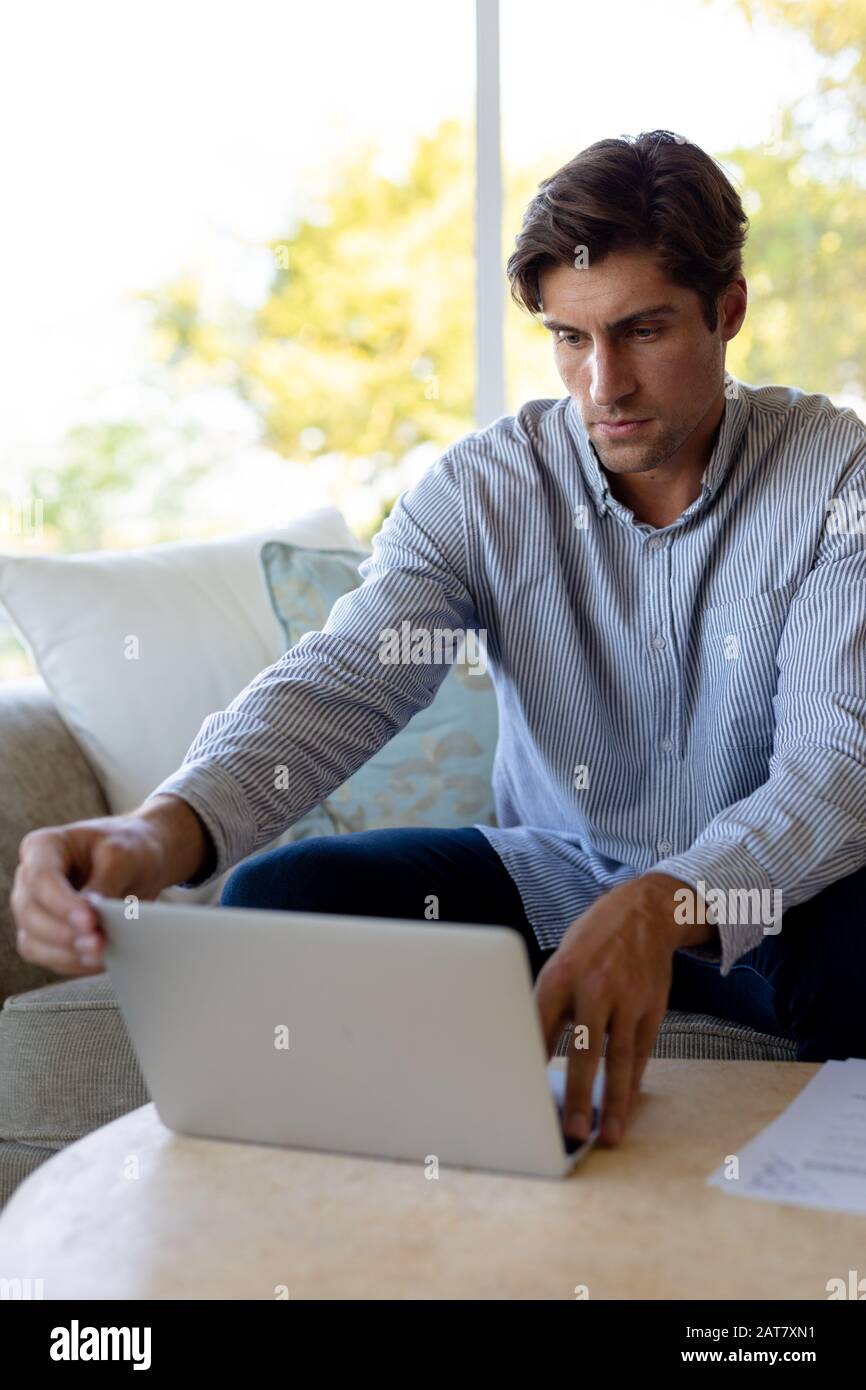 Sofa man young free hi-res stock photography and images - Alamy