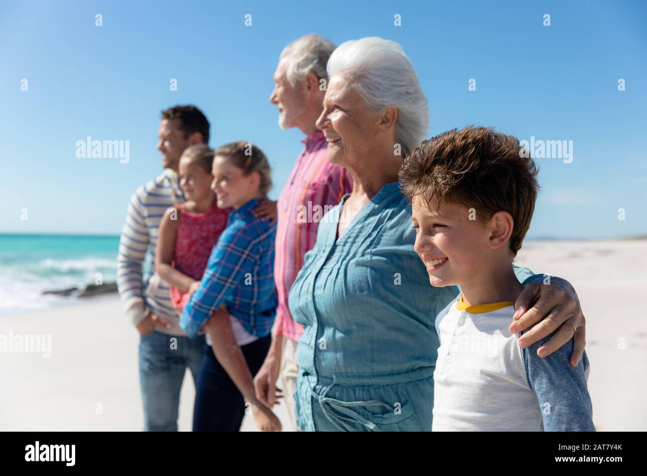 Family relaxing together beach hi-res stock photography and images - Alamy
