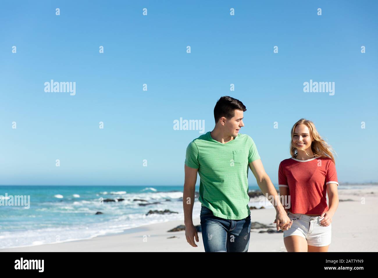 Young couple beach hands hi-res stock photography and images - Alamy