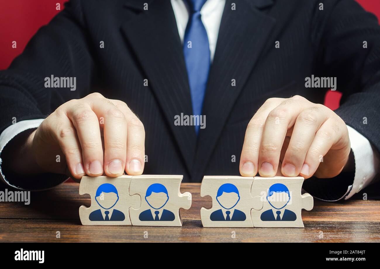 Businessman connects puzzles of workers employees into a single whole. Create effective specialists team for work on a new project. Restructuring, bus Stock Photo