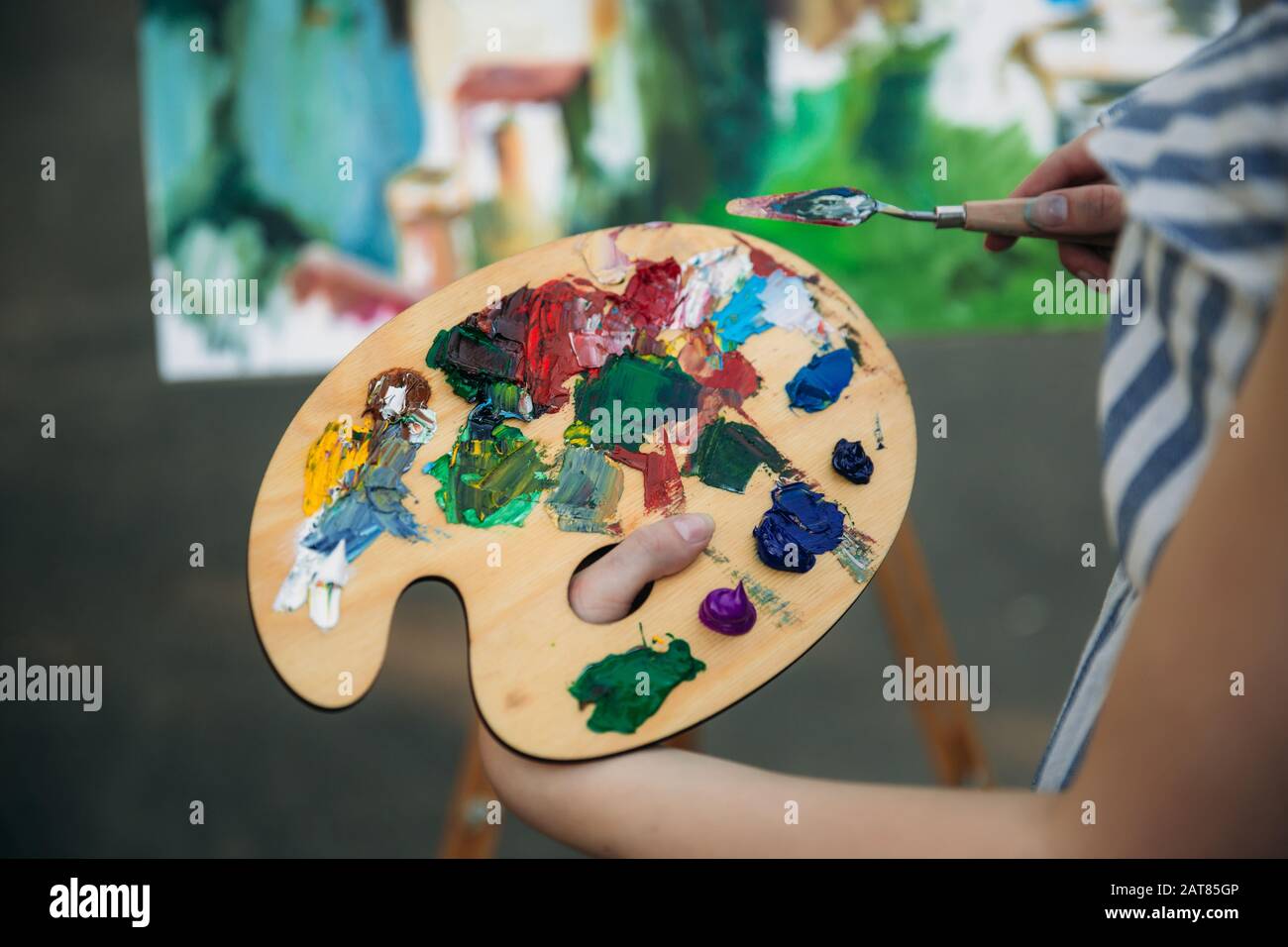 Palette with paints and spatula. Drawing a picture Stock Photo - Alamy