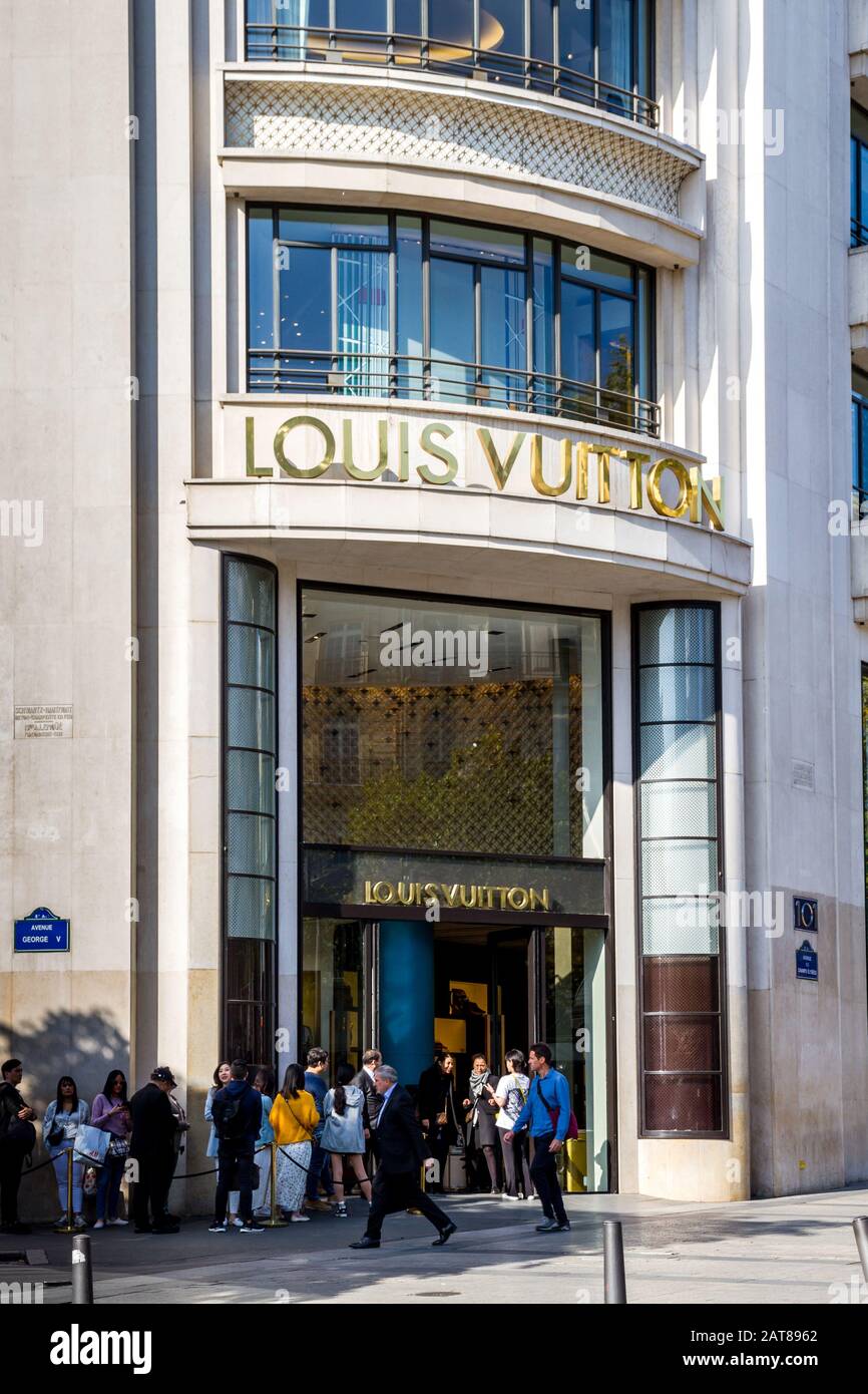 Paris/France - September 10, 2019 : The Louis Vuitton luxury store on  Champs-Elysees avenue Stock Photo - Alamy