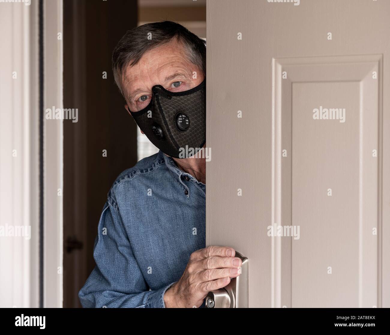 Man answering door hi-res stock photography and images - Alamy