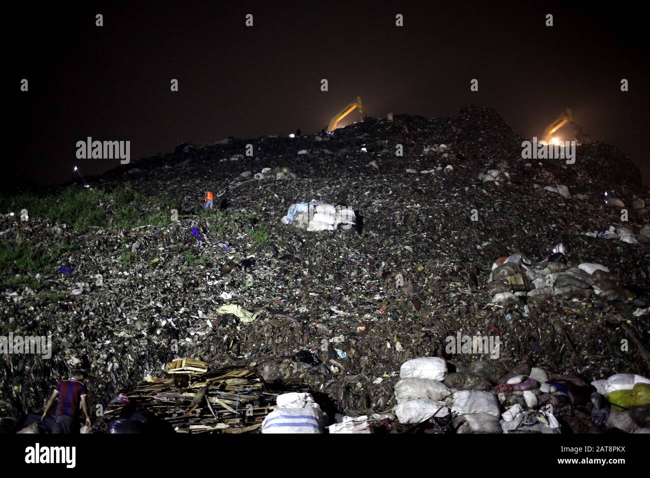 Jakarta, jakarta, Indonesia. 23rd Mar, 2017. Huge pile of garbage at