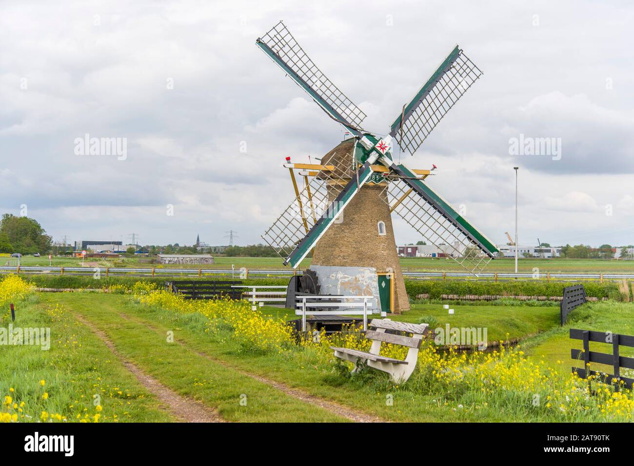 legaal Lyrisch Doodskaak Friesland Nederland mill molen netherlands wanswerd. Windmolen Schermerhorn  Nederland Stock Photo - Alamy