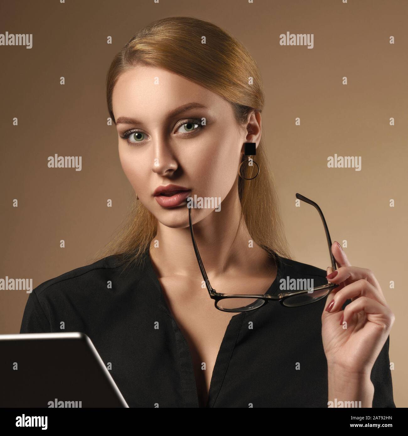 Pretty girl wearing glasses hi-res stock photography and images - Alamy