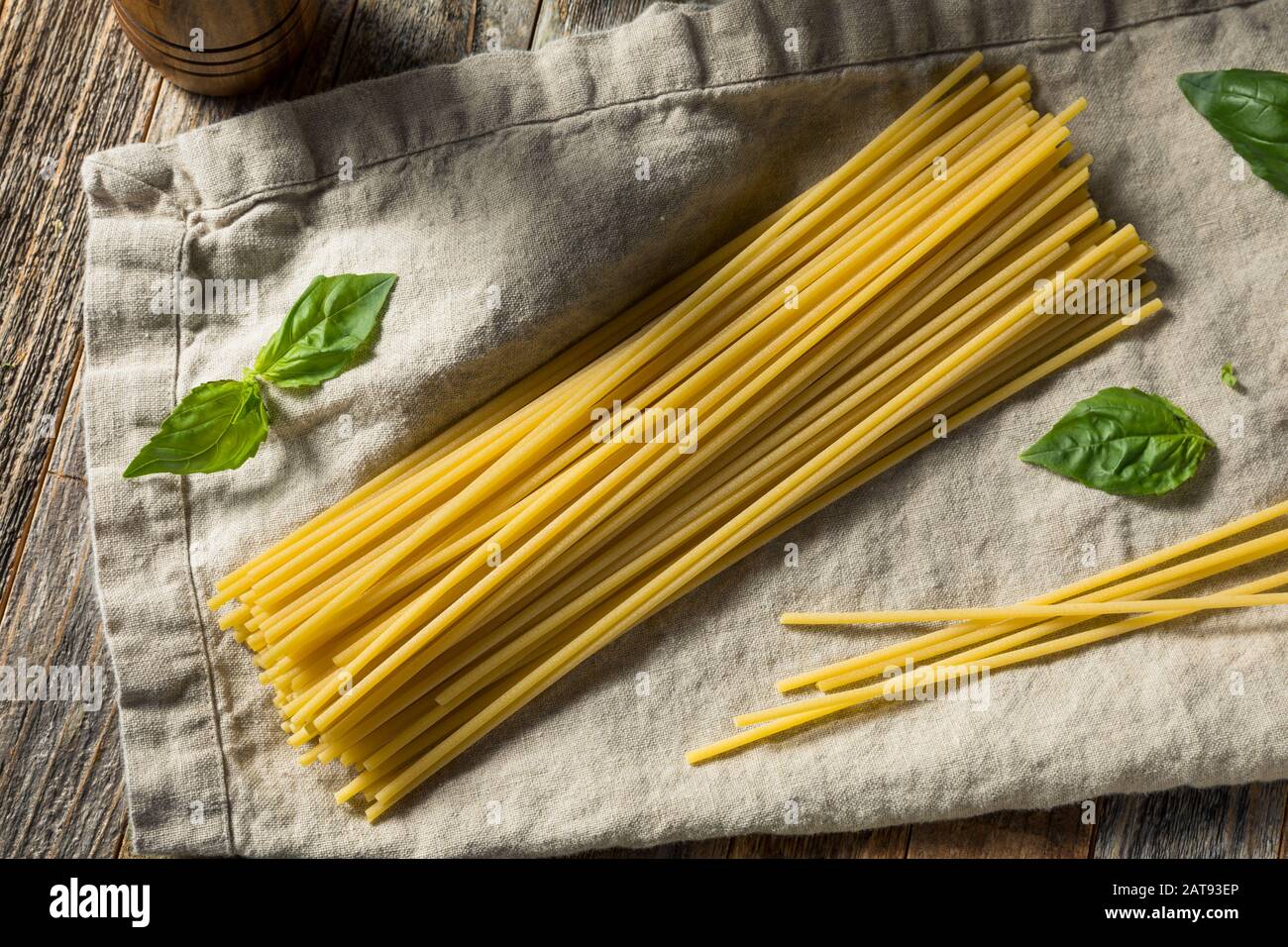 https://c8.alamy.com/comp/2AT93EP/raw-organic-bucatini-pasta-in-a-bunch-2AT93EP.jpg
