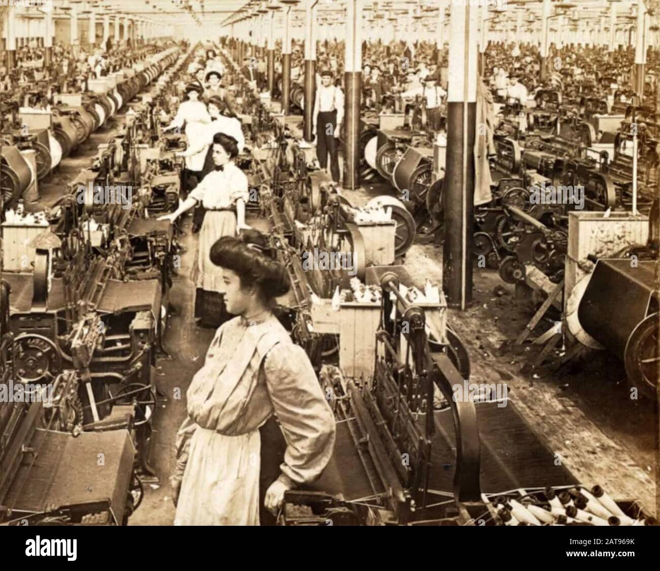 LEVIS Denim weave room at the White Oak Cotton Mills, Greensboro, North Carolina,  in 1909 Stock Photo