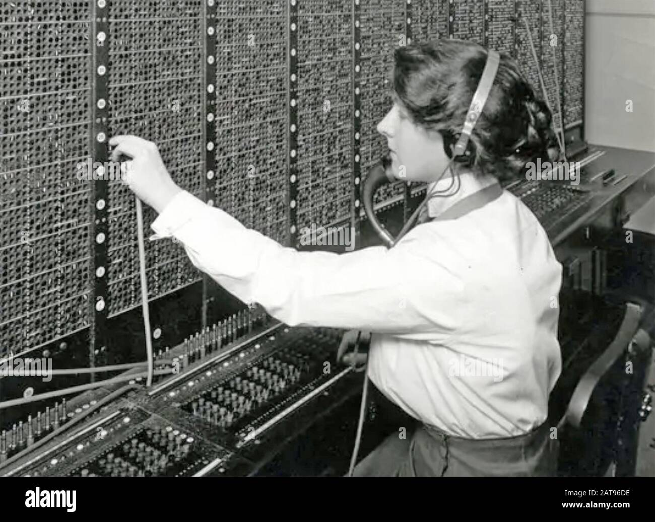 Switchboard operator vintage hi-res stock photography and ...