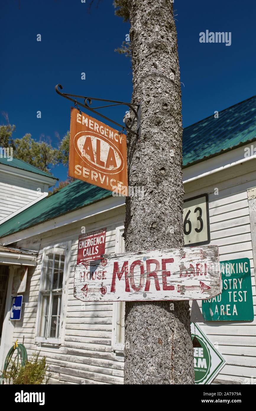 Maine farmhouse hires stock photography and images Alamy