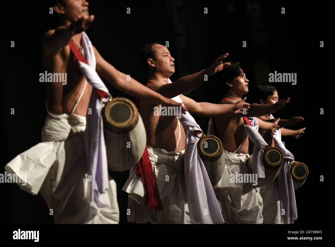 Guwahati, Assam, India. 31st Jan, 2020. Artists performing Manipuri Traditional dance ''˜Pung Cholom' during 11th Pragjyoti International Dance Festival at Sri Madhabdev International Auditorium, at Panjabari, Guwahati. Credit: David Talukdar/ZUMA Wire/Alamy Live News Stock Photo
