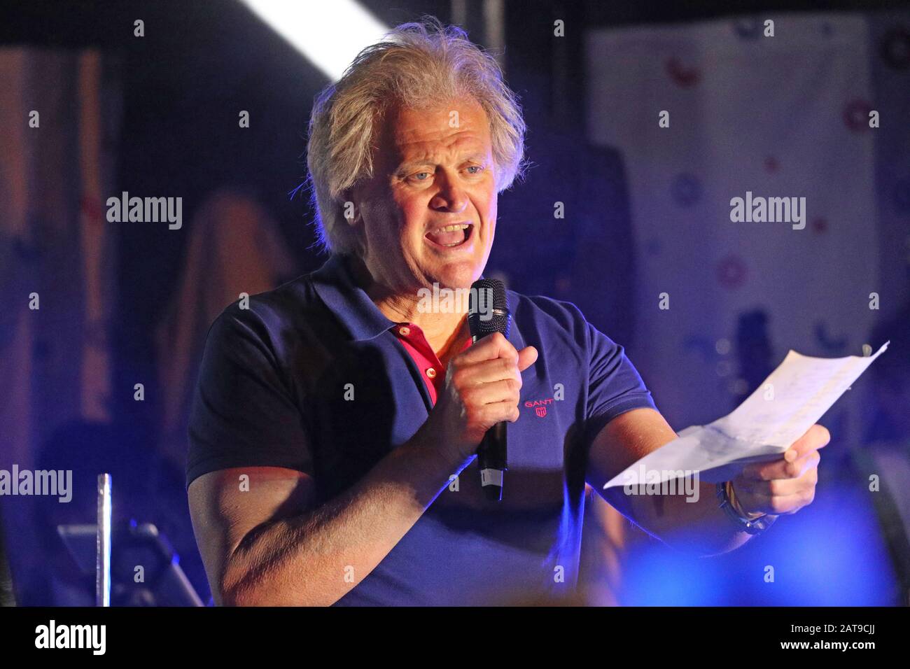 Tim Martin, Chairman of JD Wetherspoon, speaks to pro-Brexit supporters in Parliament Square, London, as the UK prepares to leave the European Union, ending 47 years of close and sometimes uncomfortable ties to Brussels. Stock Photo