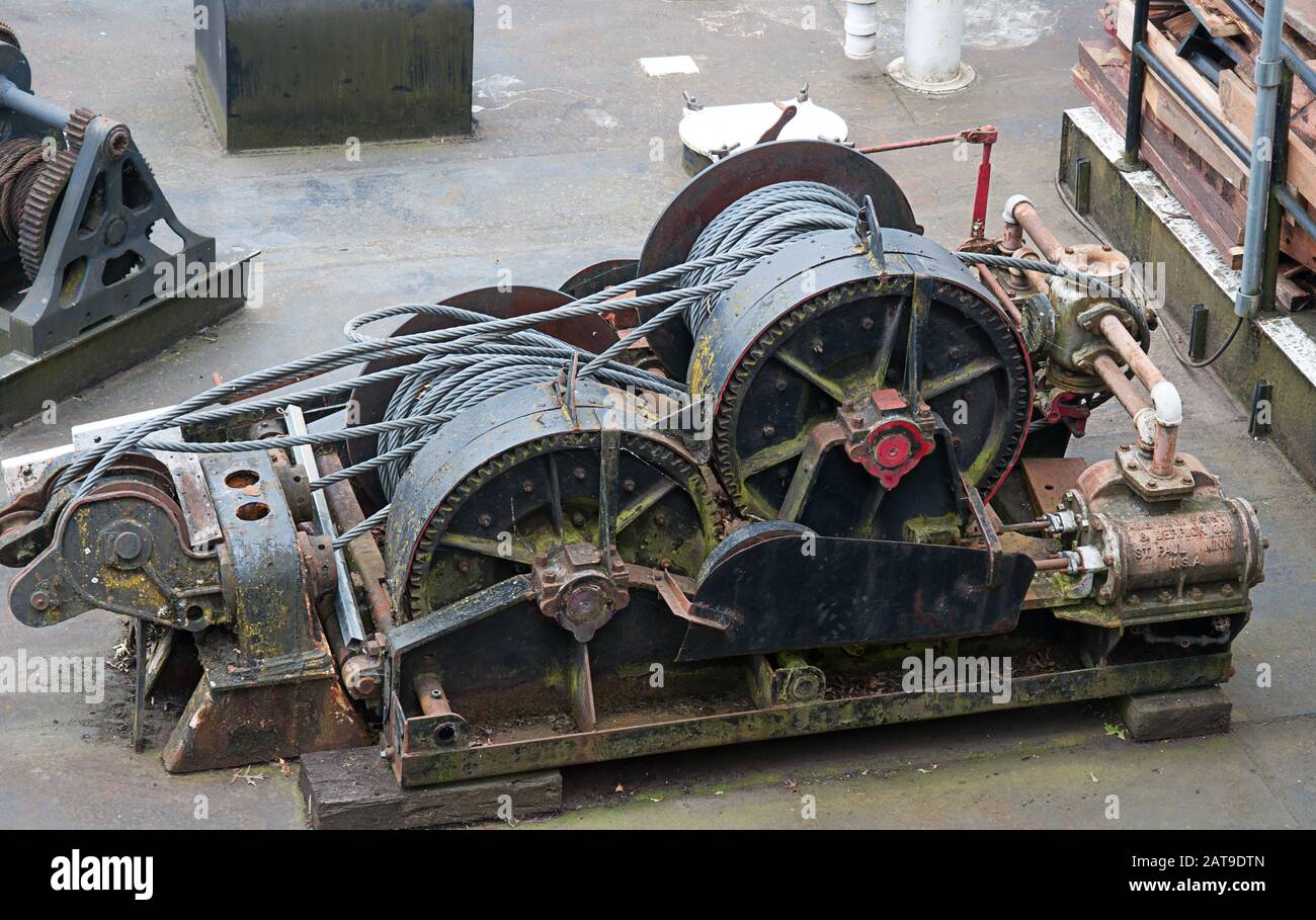 Industrial cable puller winch with cables wound up on the two main