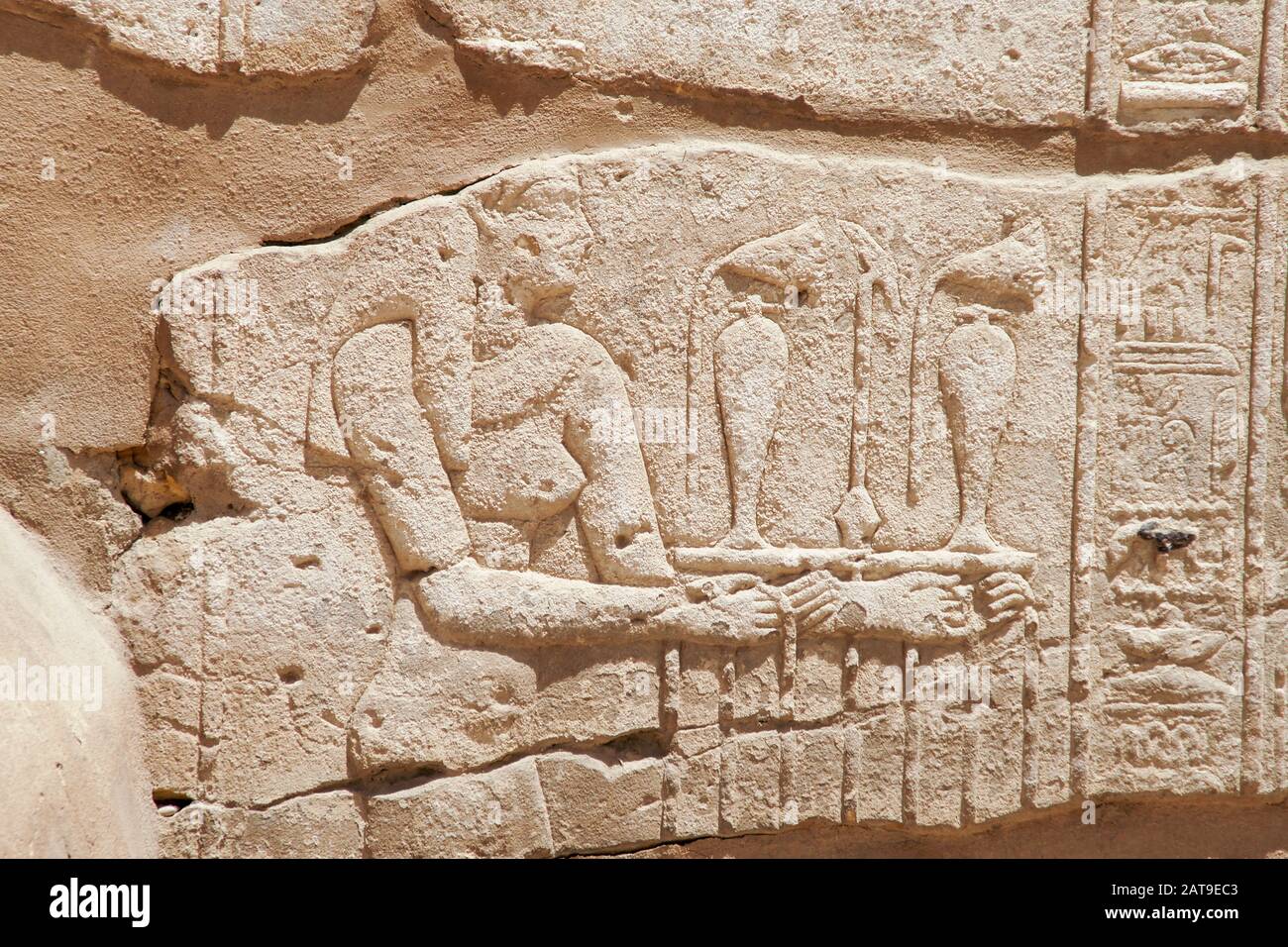 Ancient egyptian relief carving hi-res stock photography and images - Alamy