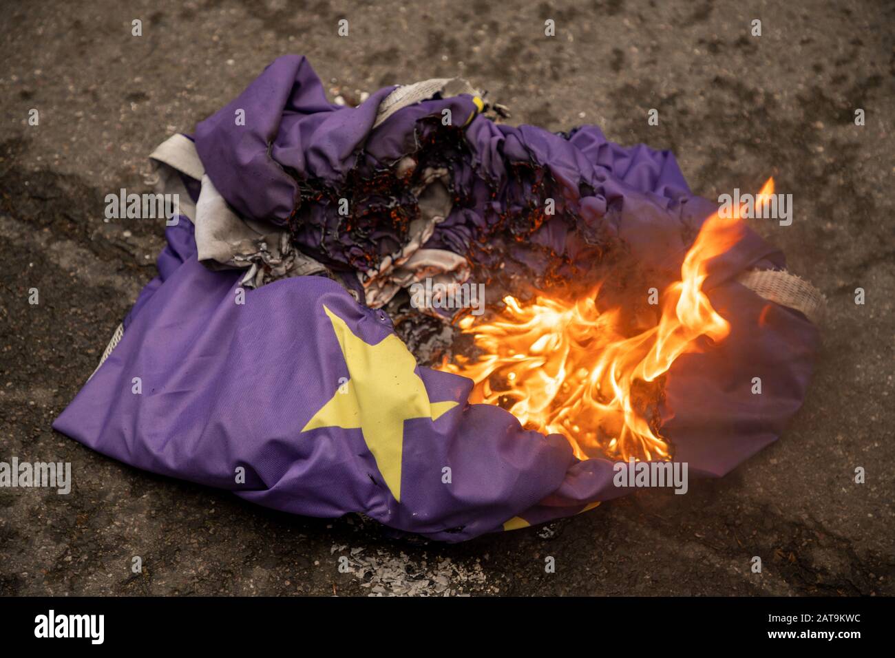 London, UK. 31st January 2020. On a historic day in British politics Brexit supporters celebrate on Parliament square whilst Remain voters congregate near Downing Street. Both factions then confront each other whilst parading past the House of Commons. Credit: Haydn Denman/Alamy Live News. Stock Photo