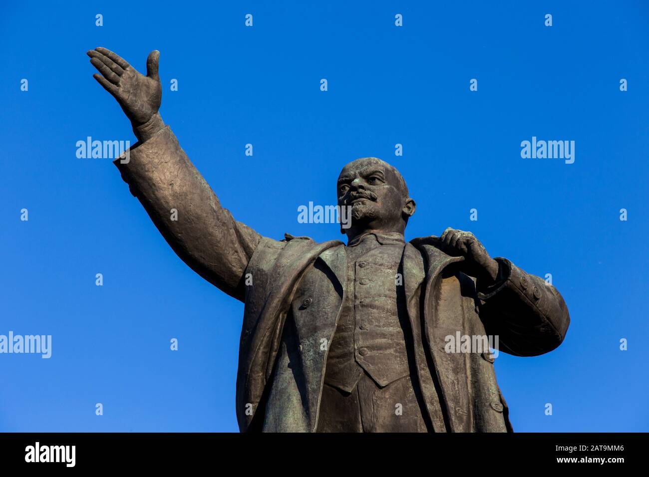 Bronze communist sculpture of Lenin in Irkutsk Stock Photo - Alamy