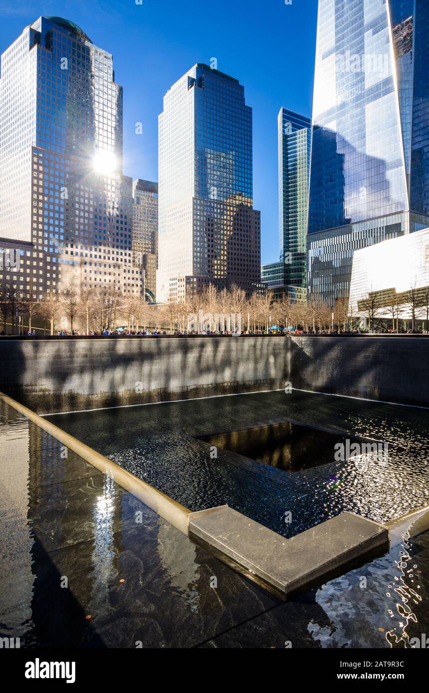 9 11 Memorial and the new World trade centre in Manhattan, New York ...