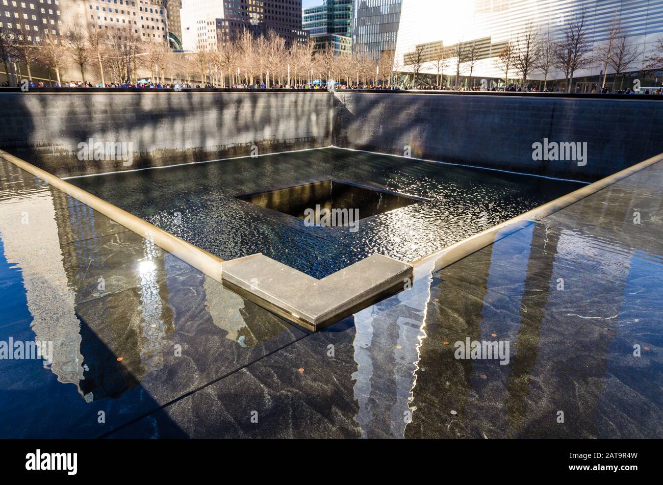 9 11 Memorial and the new World trade centre in Manhattan, New York ...