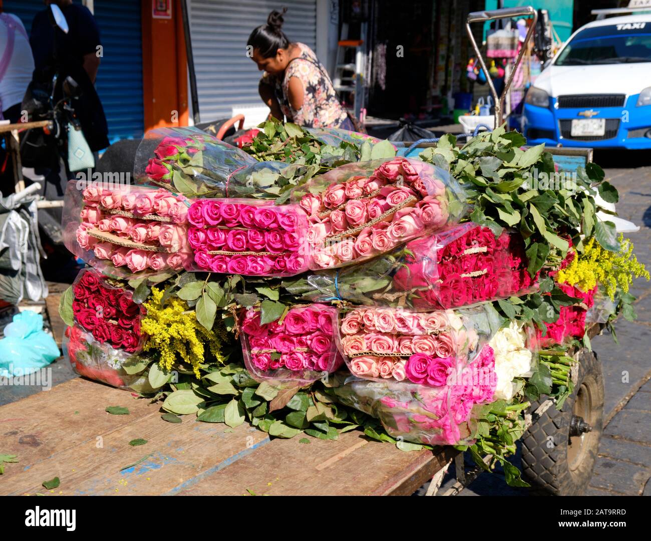 Flowers Being Delivered High Resolution Stock Photography And Images Alamy Flowers Being Delivered High Resolution Stock Photography And Images Alamy