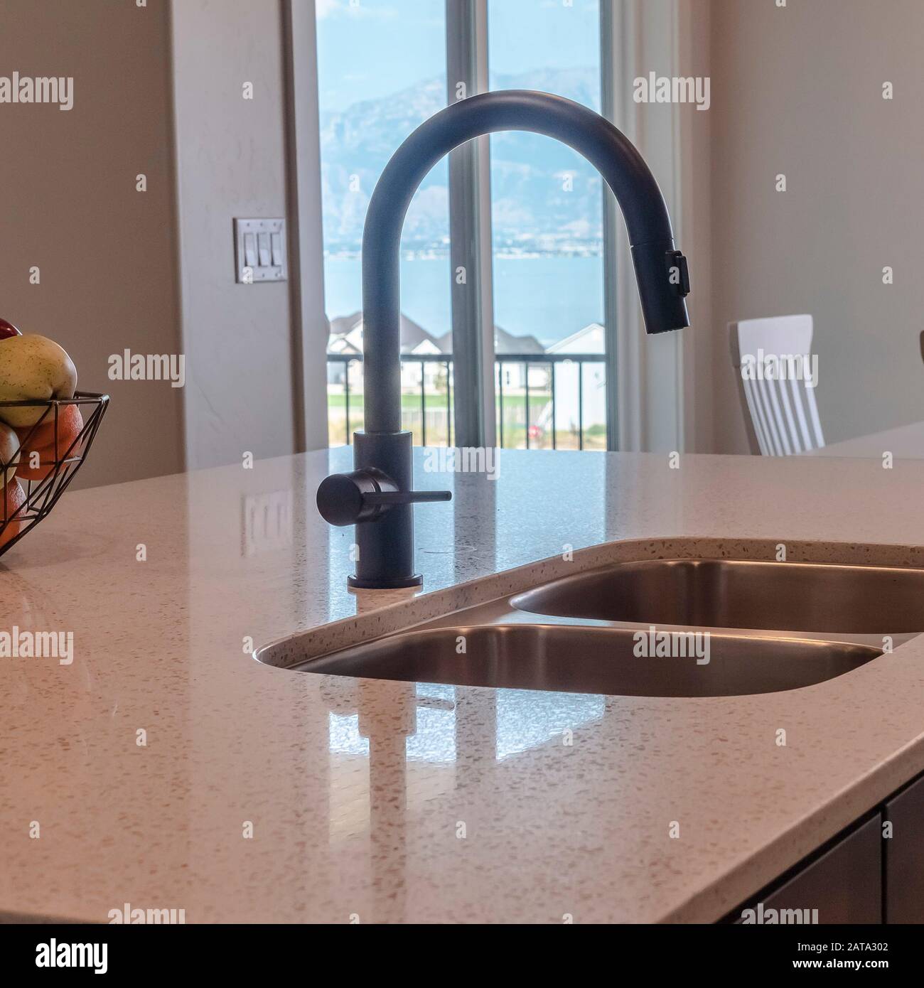 Photo Square Kitchen island with double basin undermount sink black