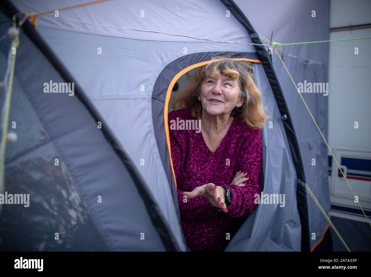 Rerik, Germany. 31st Jan, 2020. Beate Gauert from Heist near Pinneberg in Schleswig-Holstein looks out of the awning of her motorhome at the camping park. Alone 26 of the 87 campsites on the Baltic Sea and lakes organised in the state association are also open in Mecklenburg-Western Pomerania in winter. In recent years, the north-east has significantly expanded the range of offers for holidaymakers in the winter months. Between November 2019 and February 2020, around 4.9 million overnight stays were registered, a third more than in the winter of 2009/2010. Credit: Jens Bü/dpa/Alamy Live News Stock Photo