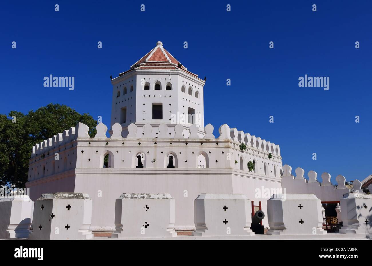 Closeup of Phra Sumen fort in Santi Chai Prakarn public park on riverbank of Chao Phraya river in Bangkok, the fort was built more than 200 years ago Stock Photo