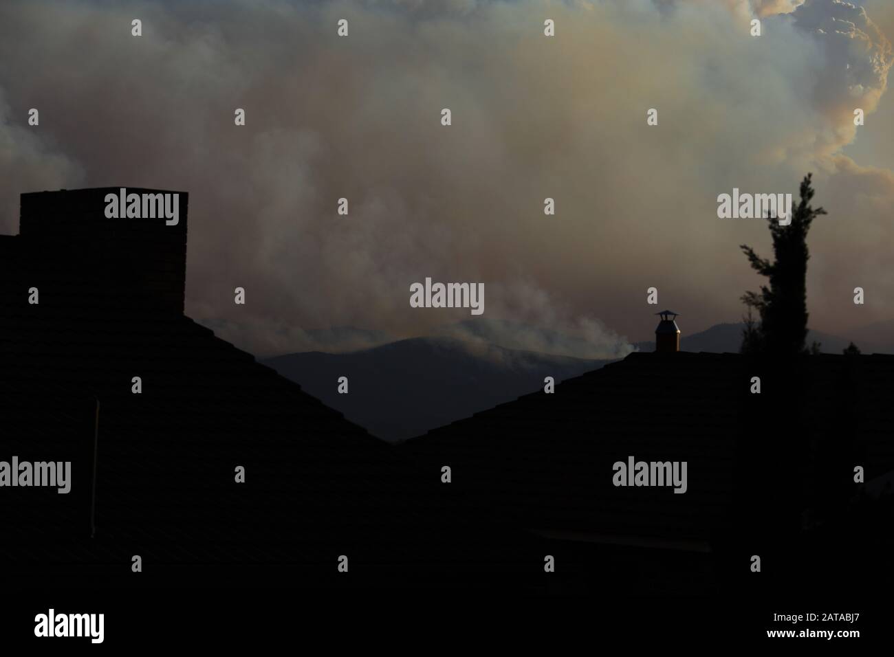 Smoke from bushfire in valley hi-res stock photography and images - Alamy